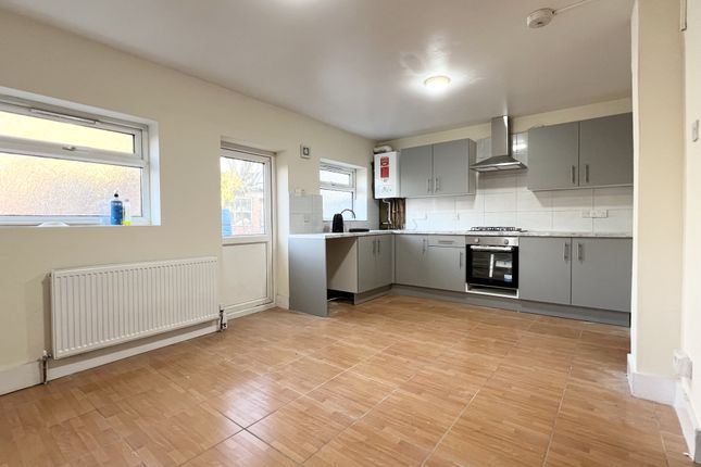 104, Altmore Avenue, East Ham photo 3
