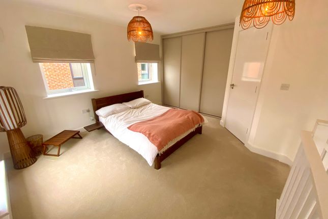 12, Copper Beech Court, LEEDS photo 3