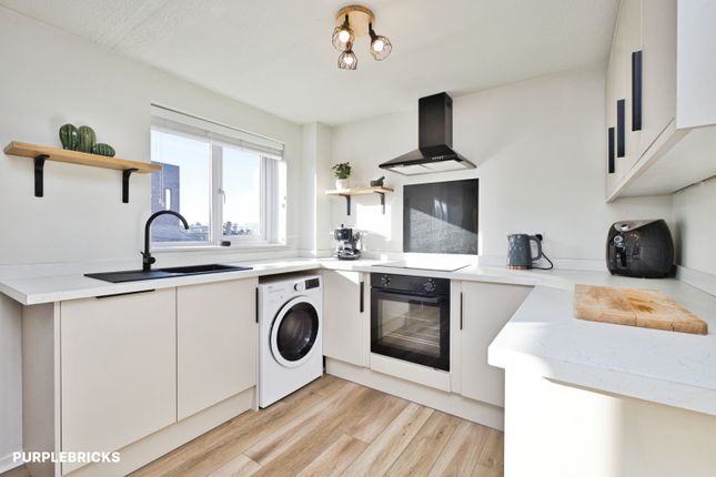Flat 16 Old Market Court, George Street, Glastonbury photo 3