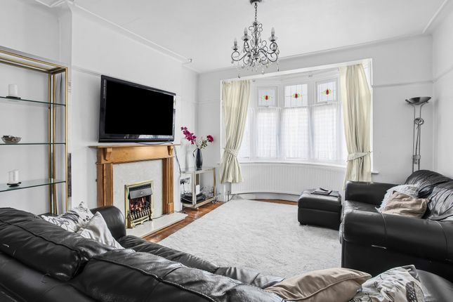 23 Wadham Avenue, London photo 3