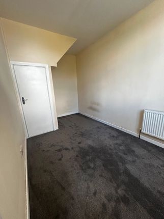 Flat 1, 535A Lees Hall Road, Dewsbury photo 5