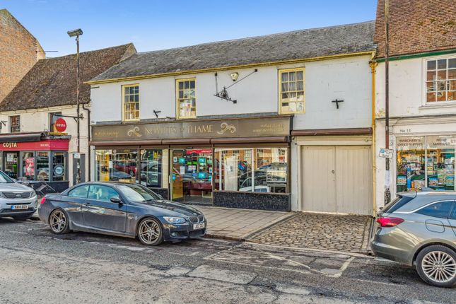 Retail premises to let in High Street, Thame