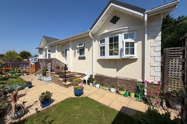 2-bed caravan on 8a, Mytchett Road, Camberley, £235,000