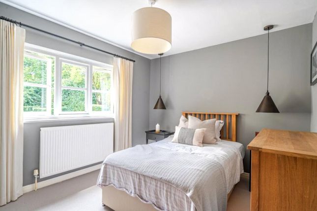 4, Fanthorpe St, London photo 5