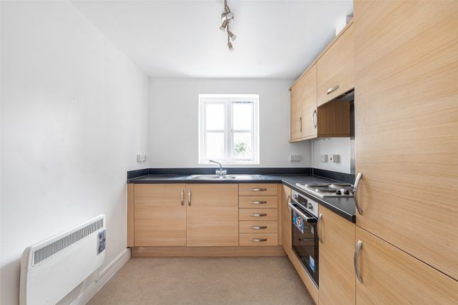 5 Barton Court,, Gloucester Street, Gloucestershire photo 3