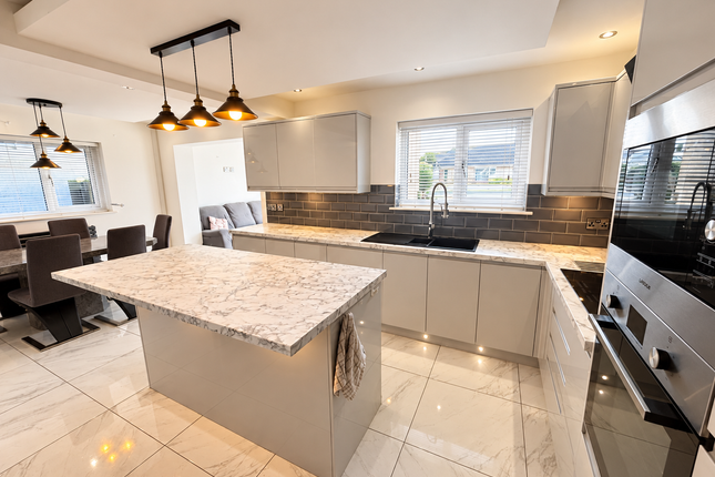 28, Heol Cleddau, Swansea photo 3