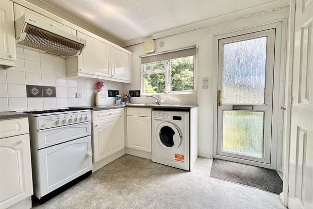 9, Newfield Chase, Leeds photo 4