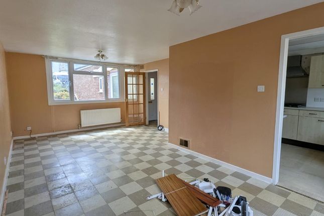 31, Wiltshire Avenue, Weymouth photo 4