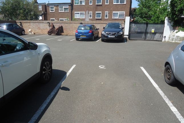 Parking/garage to rent in 10, Hillfield Avenue, Crouch End
