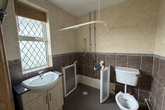 9, Heol Y Garreg Las, Llandeilo photo 5