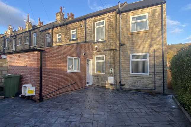 Thumbnail Flat to rent in Bromley Road, Huddersfield, West Yorkshire