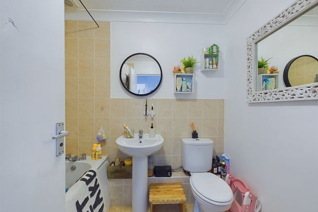 Flat 9 Ryecroft Court, Penhill Road, Lancing photo 5