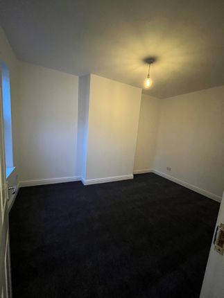 Terraced house to rent in Dulverton Road, Leicester