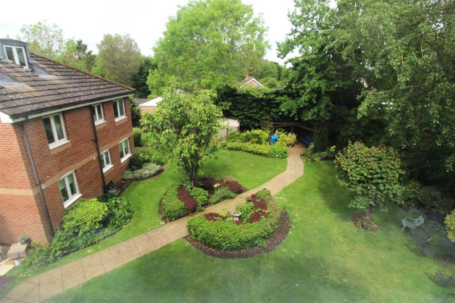 30 Hudsons Court,, Darkes Lane, Potters Bar photo 3
