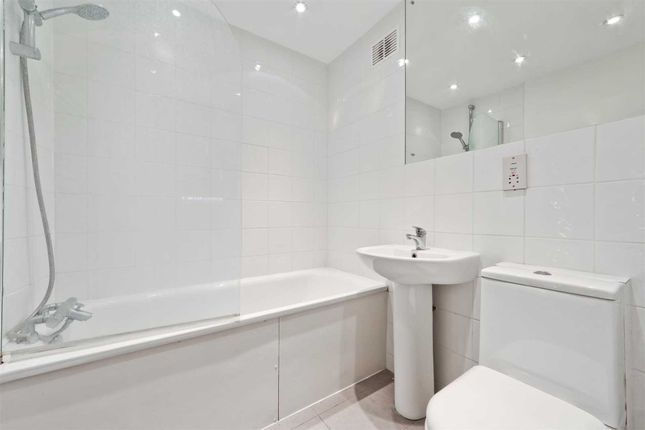 Flat for sale in Southwood Lawn Road, Highgate