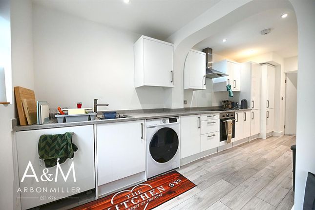 50, Rivington Avenue, Woodford Green photo 2