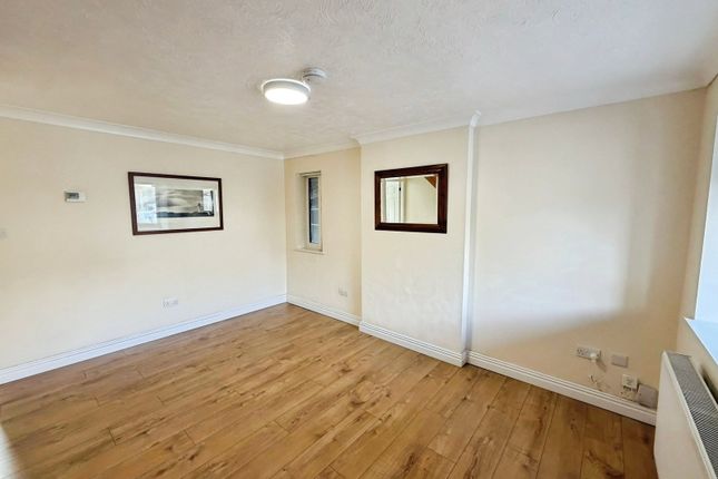 6, Clos Burlais, Swansea photo 4
