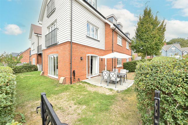 2-bed flat on 2, Crayford Mead, Bracknell, £400,000