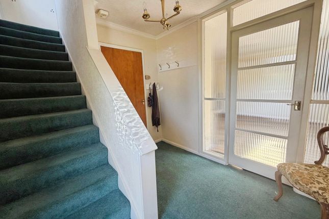 25, Palmer Crescent, Dronfield photo 2