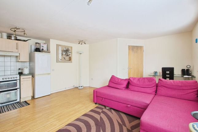 Flat 13, Abel House, Plumstead Road, London photo 4