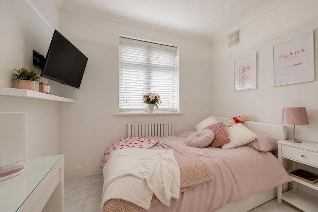 50, Crowstone Road, Grays photo 3