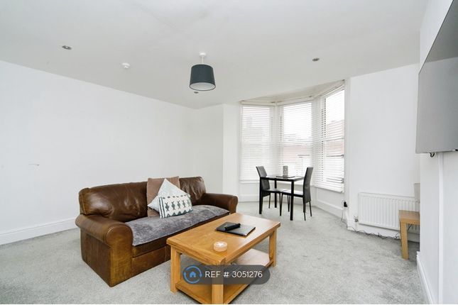 Amlwch Flat, Llwynon Gardens, Llandudno photo 4