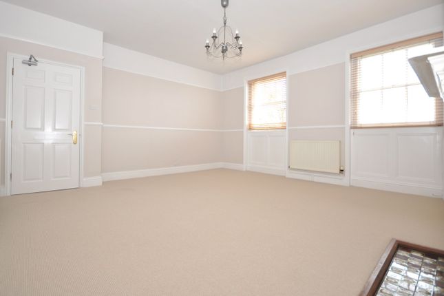 Flat to rent in Clarence Road, Cheltenham