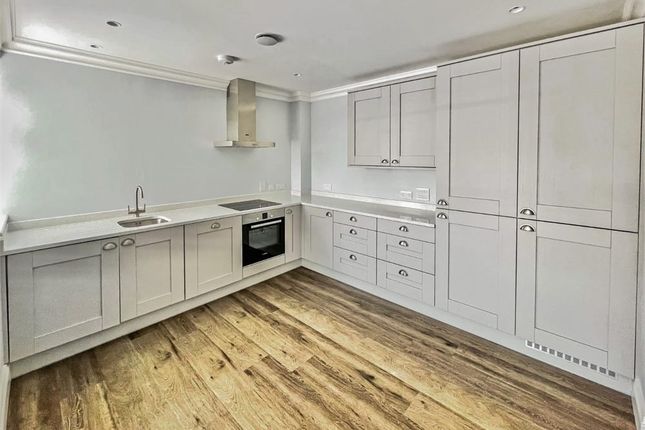 Flat 11, Melwood House, Datchet photo 2