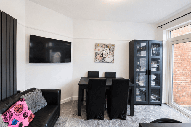 95 Stevenage Road, LONDON photo 4