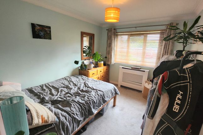 Flat to rent in Lansdowne Avenue, Slough