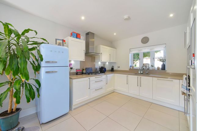 5 Nursery Green, Billingshurst photo 3