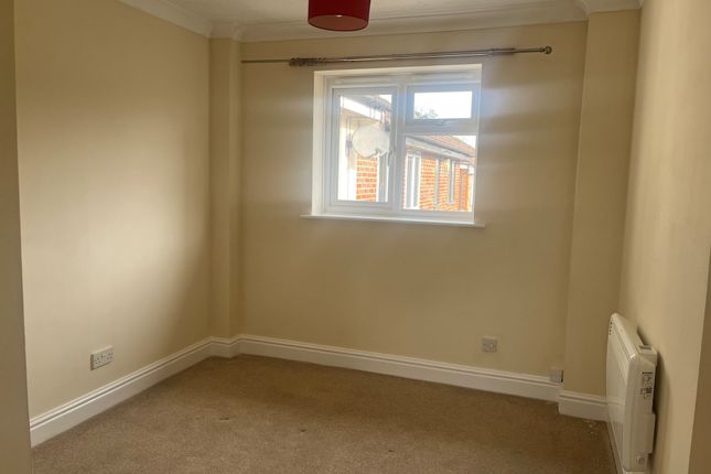 Fairborne Way, Guildford photo 3