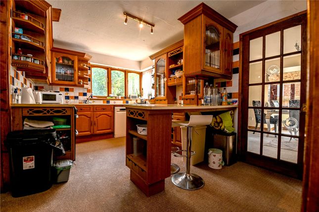 16, Oakwood Avenue, Hampshire photo 3