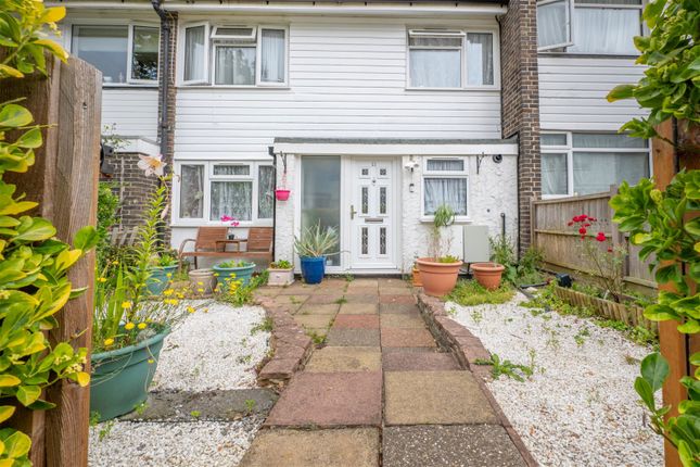 Thumbnail Terraced house for sale in Rye Field, Orpington