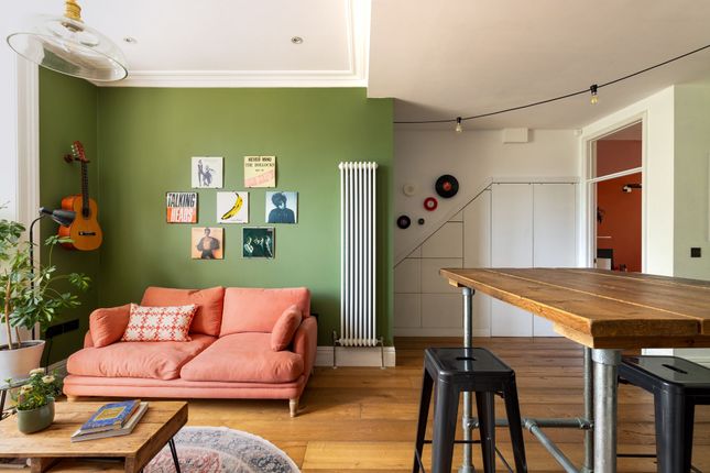 Flat 2, 100 Cecilia Road, London photo 4
