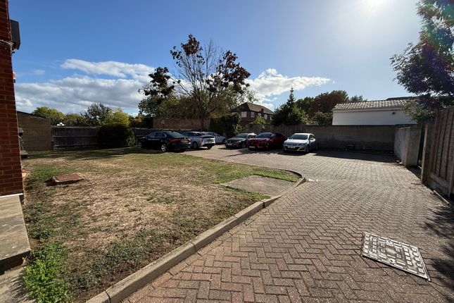 5, Westwood Court, Sudbury, Wembley photo 2