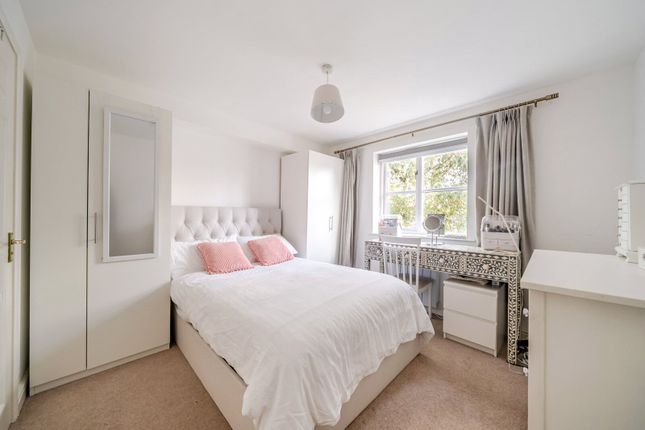 Flat 4, Concord Court,, Winery Lane, Kingston Upon Thames photo 4
