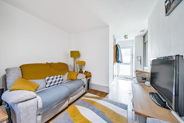 Flat for sale in Guildford, Surrey