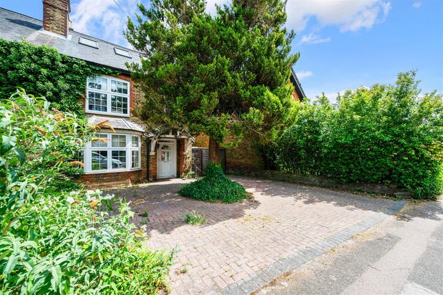 17, Nutfield Road, Merstham photo 4