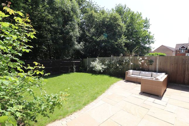 45, Blackdown Close, Hertfordshire photo 2