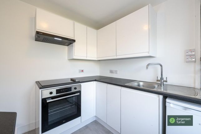 Flat 2, 17, Rosemont Road, London photo 3