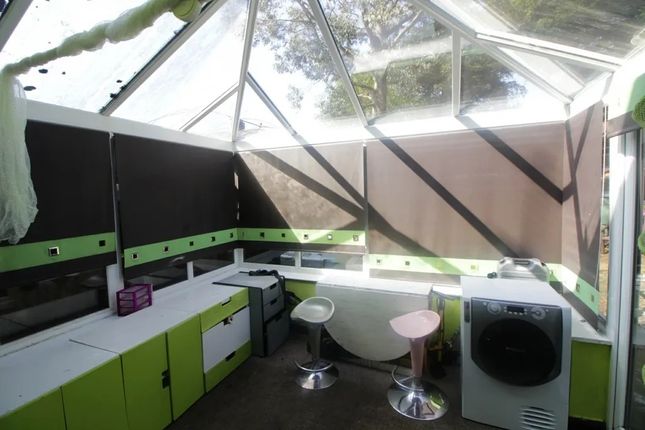 18, The Octagon, Corby photo 5