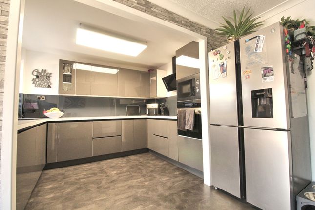 7, Elizabeth Way, Sandy photo 3