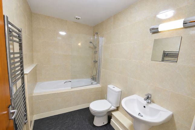 Flat 14, St. Andrews House 22-28 High Street, Epsom photo 5