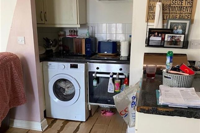 Flat 2, Junction House, Doncaster Road, Barnsley photo 2