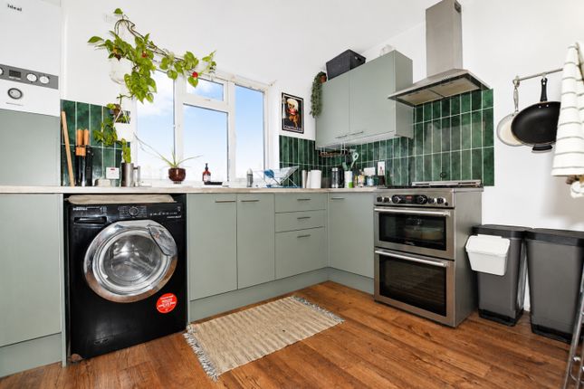 434, Lonsdale Avenue, London photo 2