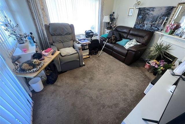 54, Cliffdale Gardens, Portsmouth photo 3