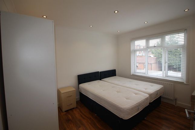 Room to rent in Clifton Road, Greenford