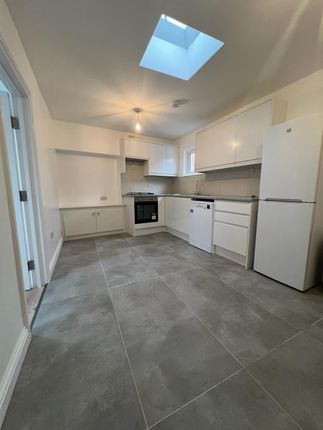 Thumbnail Flat to rent in West Green Road, London