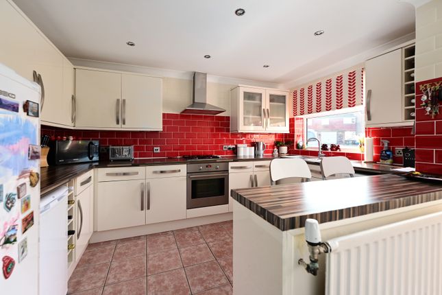 Christchurch Drive, Camberley photo 3